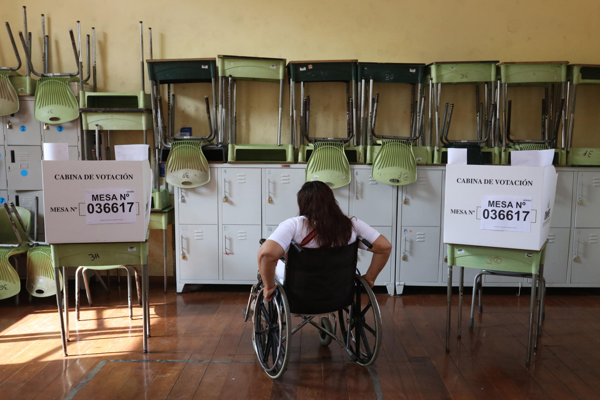 Perú extendió la jornada electoral por retraso para abrir algunos centros de votación