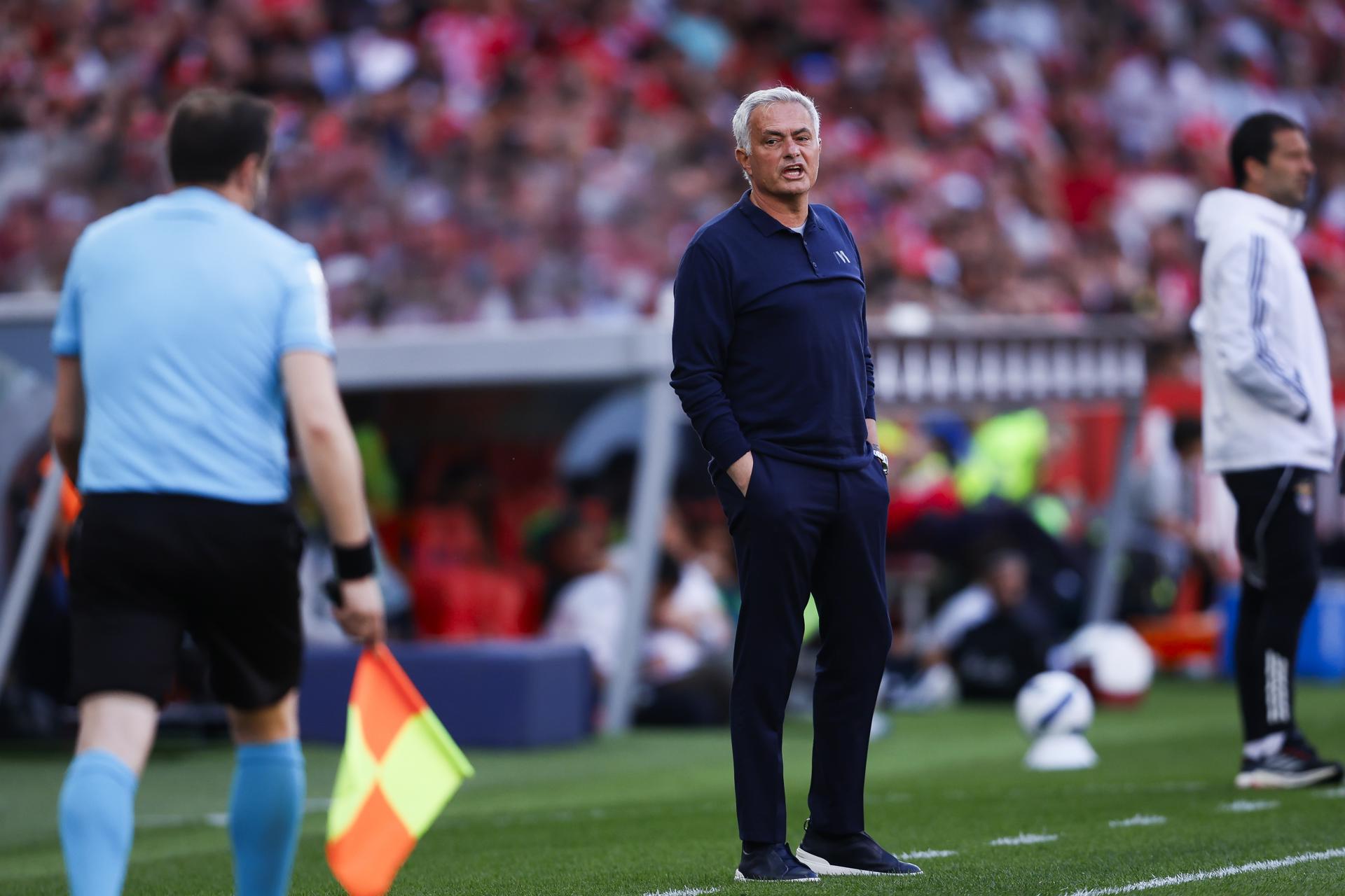 Mourinho baja las expectativas de los madridistas y descarta su salida del Benfica
