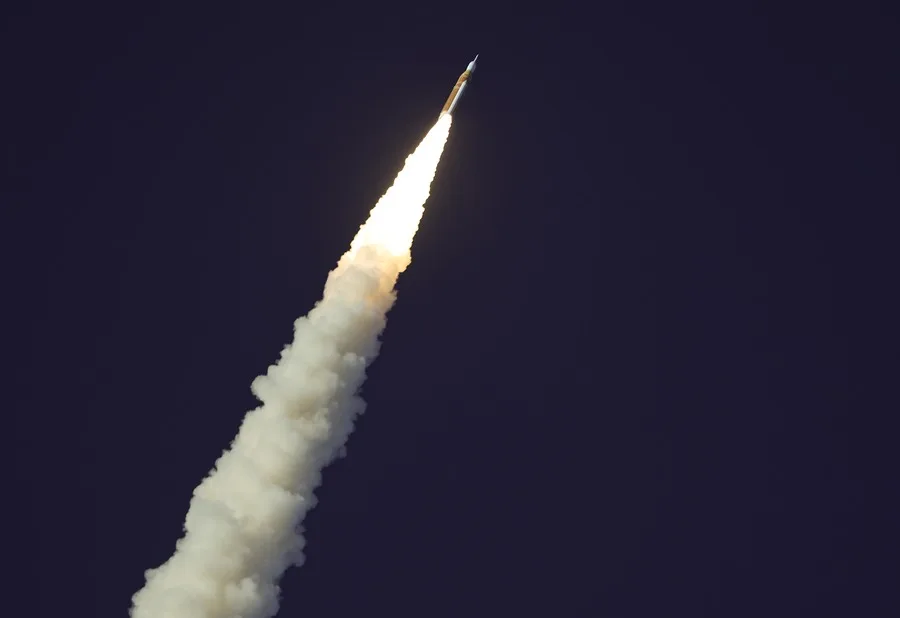 Astronautas de Artemis II despiertan en la nave Orión y orbitan la Tierra en su primer día