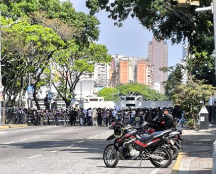 Se registra fuerte presencia policial en los alrededores de la Plaza Morelos en Caracas (VIDEO)