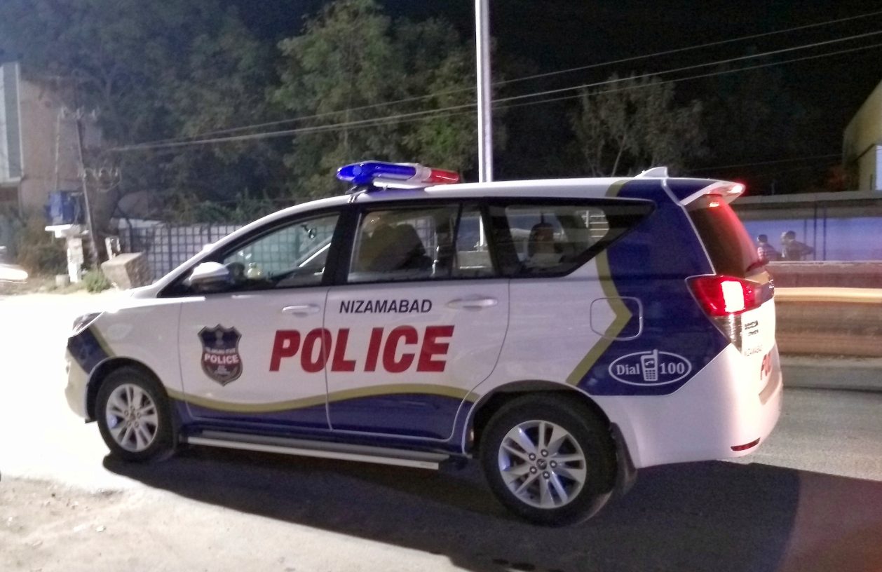 Horror en India: ahogó a sus pequeñas gemelas porque no nacieron varones