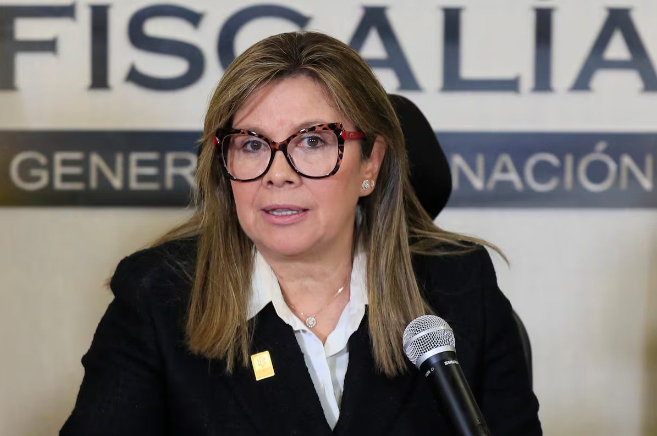 Fiscal general pide a Petro reactivar búsqueda de alias "Calarcá", quien podría ocultarse en Venezuela