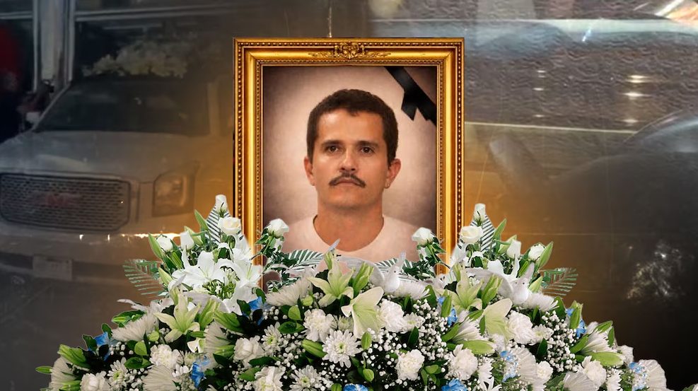 El polémico epitafio en la tumba de alias "El Mencho" que lo llama "gran hombre"