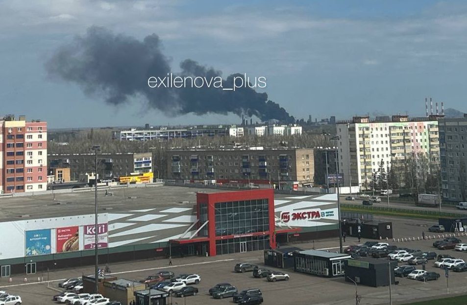 VIDEO: drones ucranianos golpean planta petroquímica en Rusia causando una víctima mortal