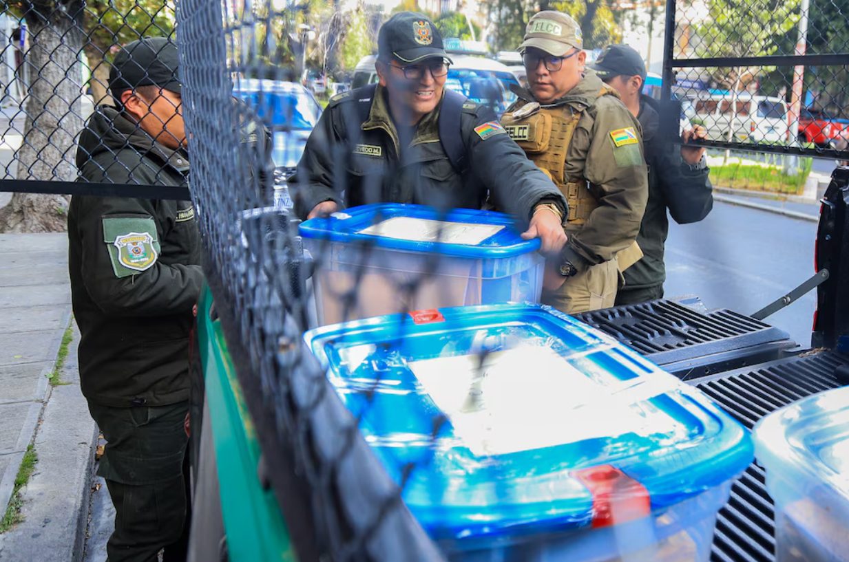 Bolivia allanó inmuebles de los hijos del expresidente Luis Arce por supuestas ganancias ilícitas