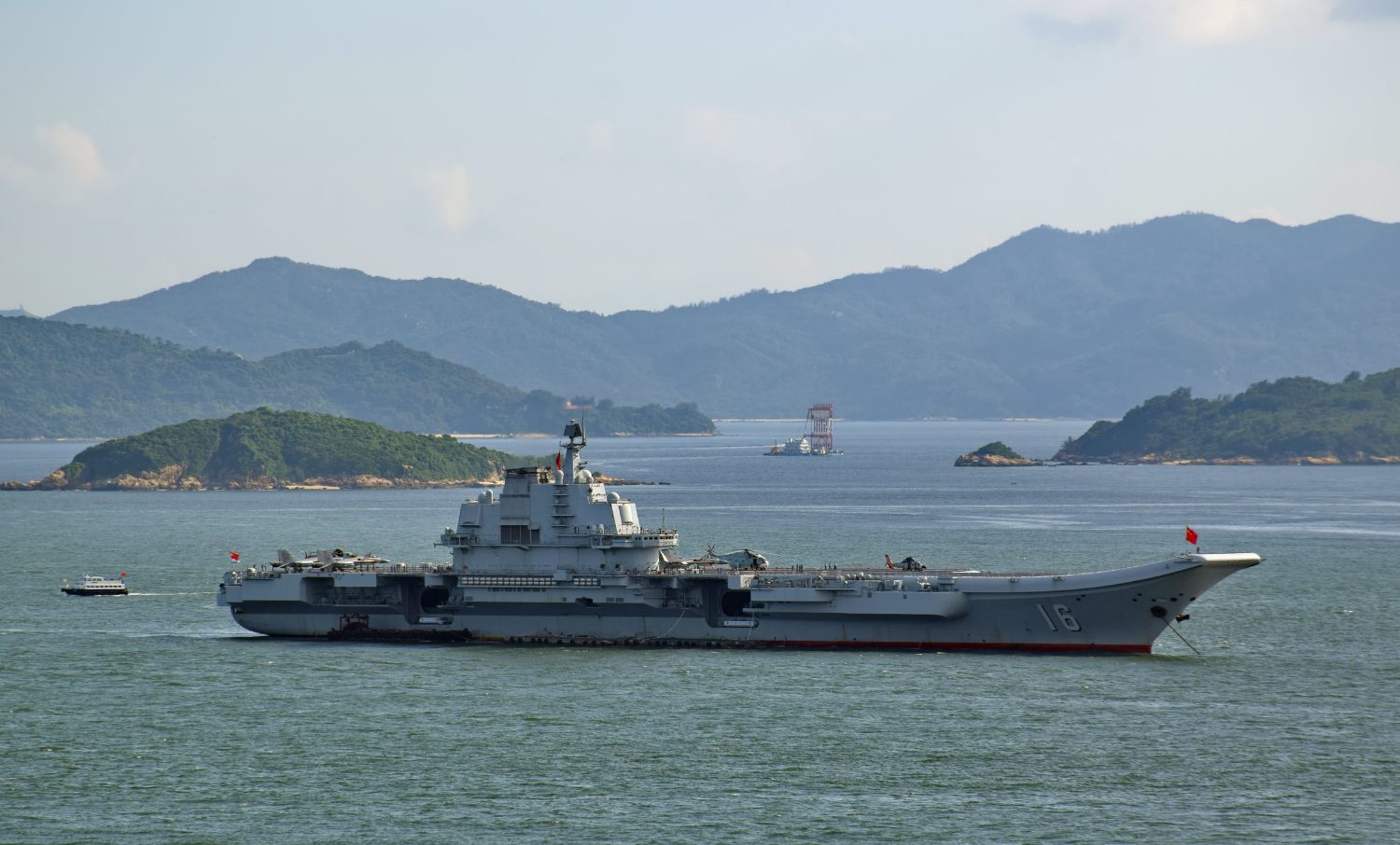 El portaaviones chino Liaoning realizó intimidante despliegue por el estrecho de Taiwán