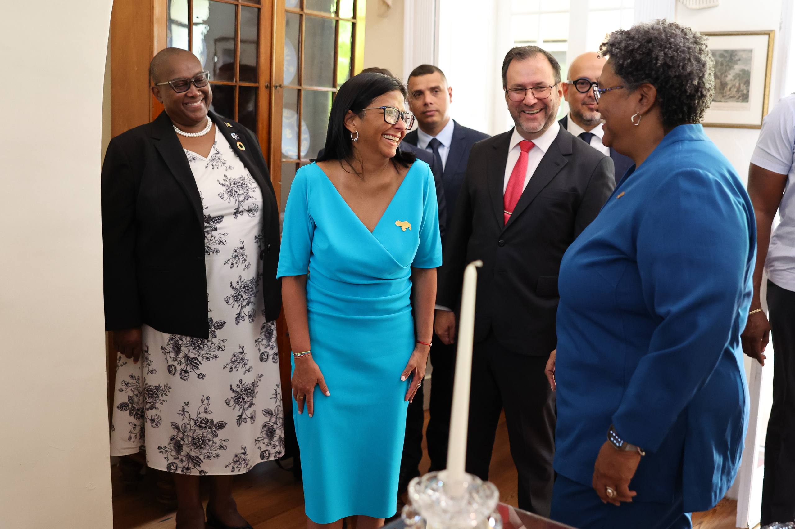 Delcy Rodríguez se reunió con la primera ministra de Barbados para intentar 