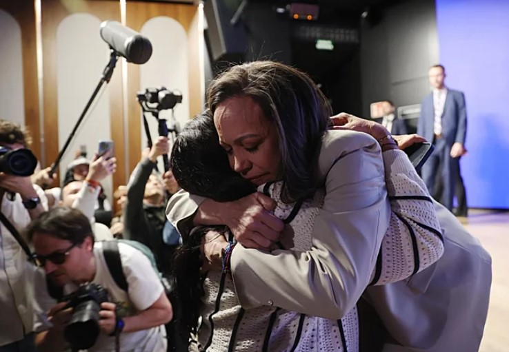 El emotivo reencuentro entre María Corina Machado y Catalina Ramos en Madrid (VIDEO)