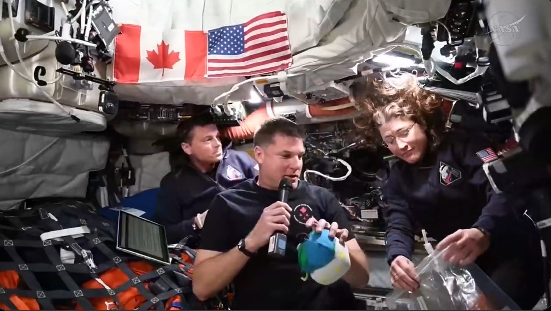 Astronautas dicen que ya vieron la cara oculta de la Luna en una entrevista desde Orión