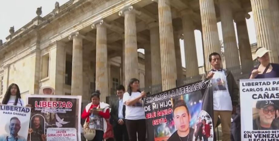 Familiares presionan a Petro por excarcelación de presos políticos colombianos en Venezuela