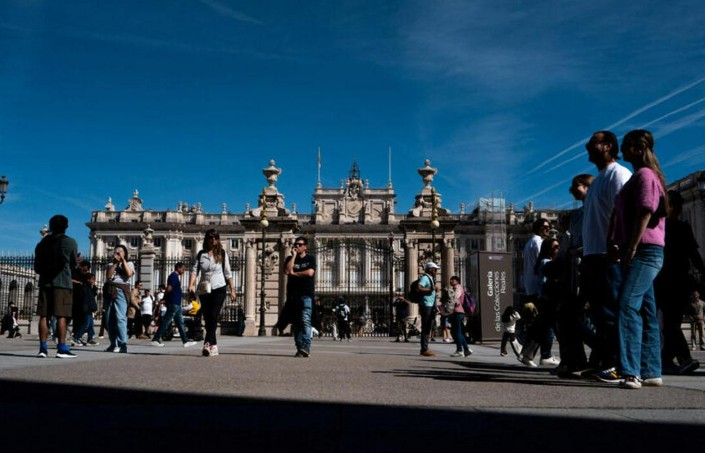 España empieza a aceptar solicitudes en su proceso masivo de regularización de migrantes