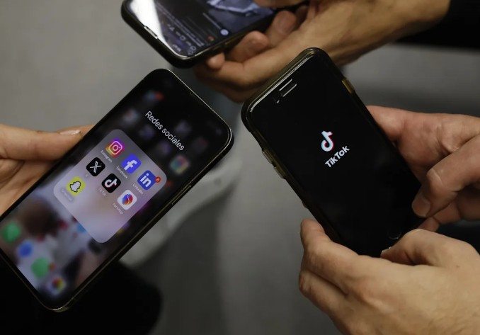 Bruselas acusa a Meta de no impedir el acceso a Facebook e Instagram a menores de 13 años