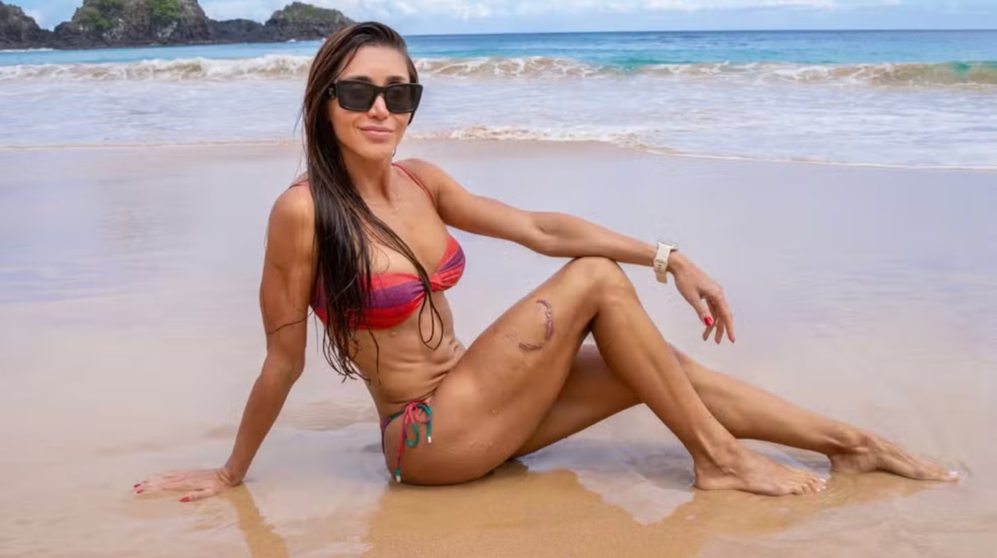 VIDEO: El impactante momento en que un tiburón mordió a una mujer que practicaba buceo