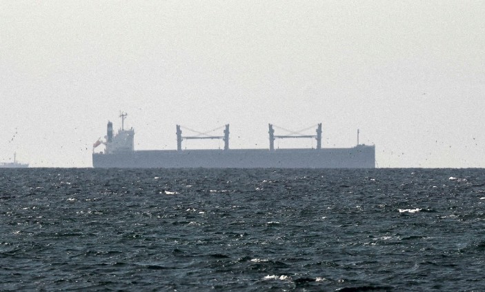 Un petrolero de Hong Kong cruza Ormuz pese al bloqueo de EEUU en la zona, según medio