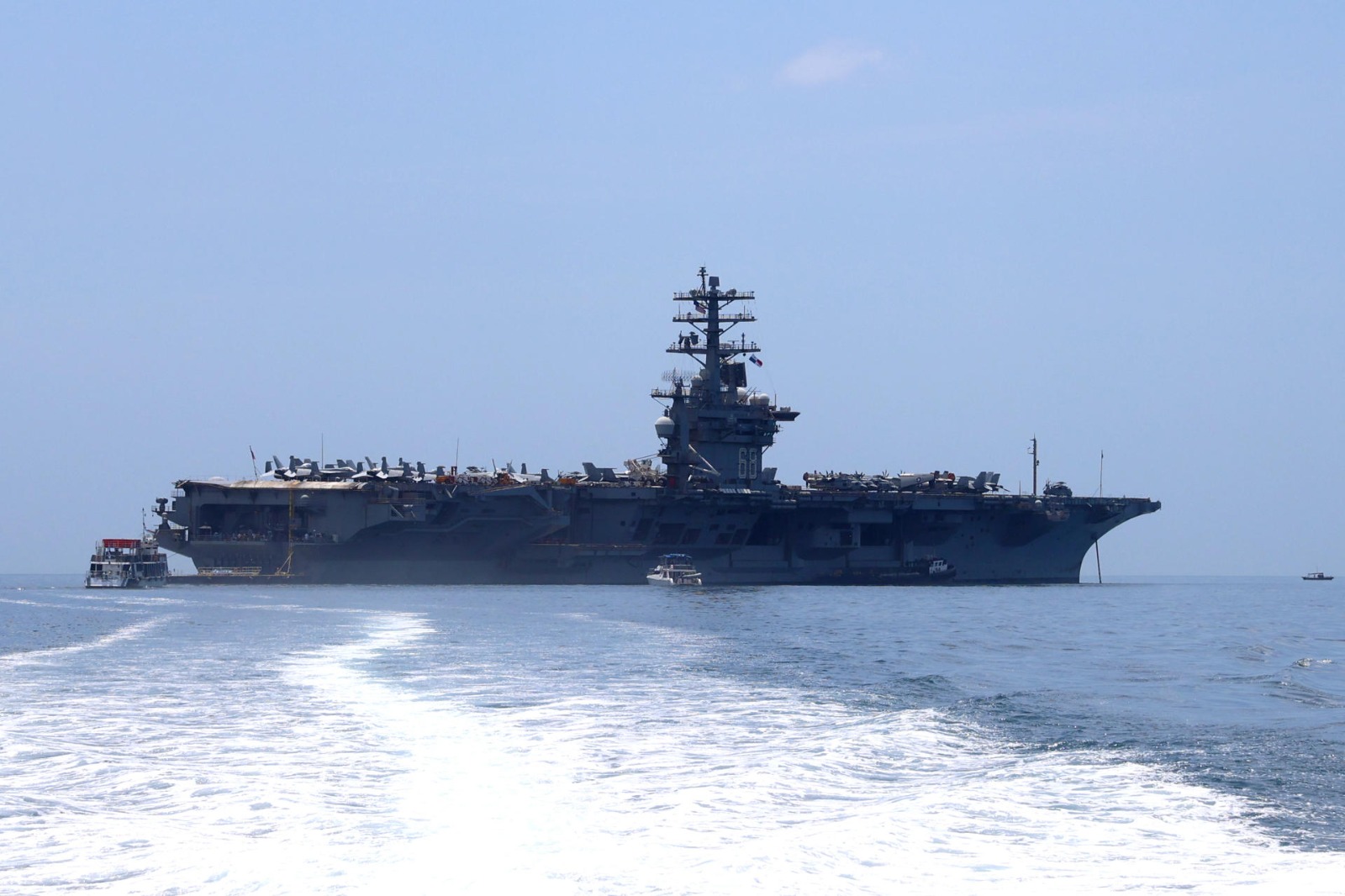 USS Nimitz, uno de los portaaviones de EEUU, llegó a este país de Latinoamérica para apoyo militar
