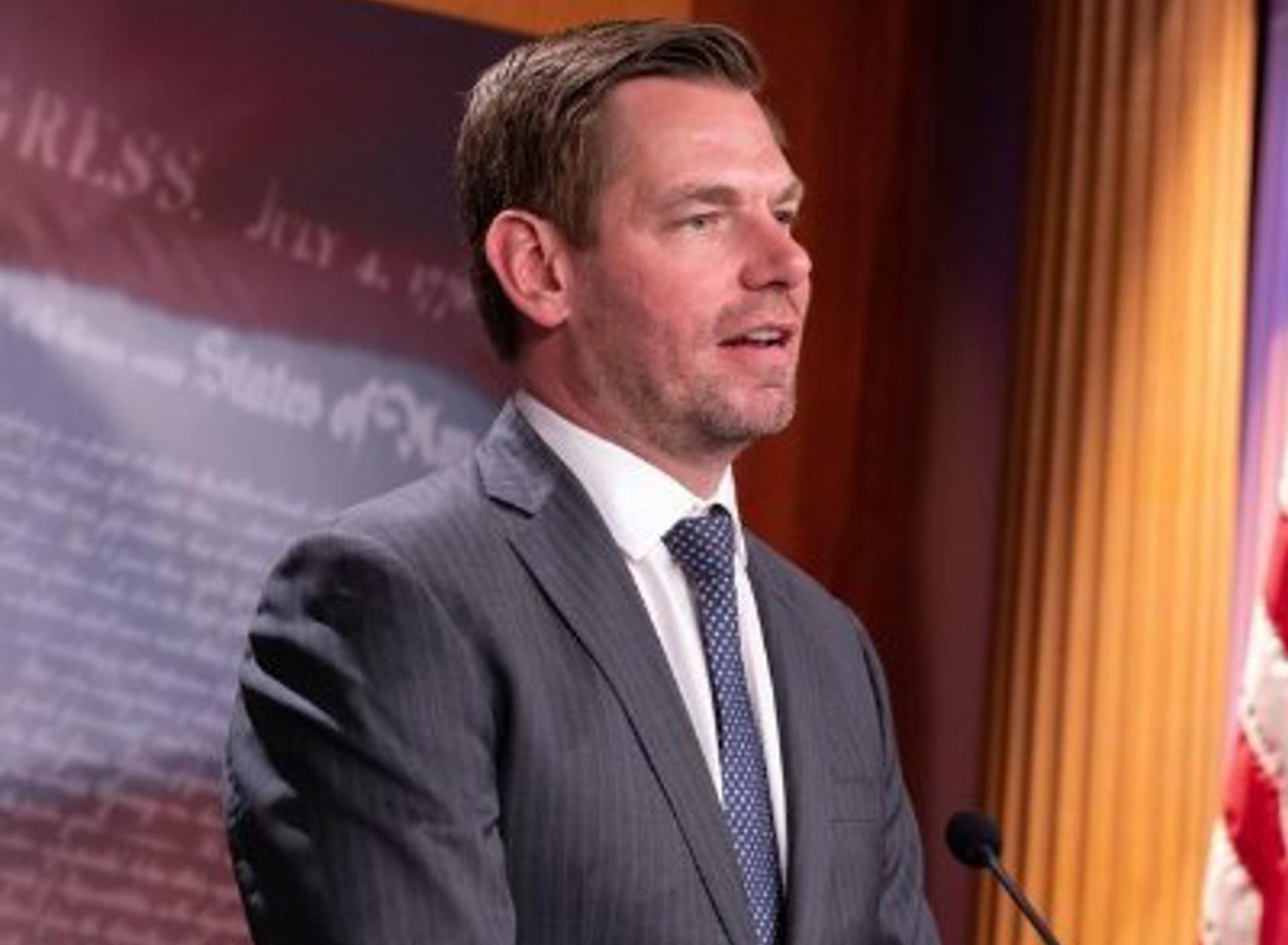 CONGRESISTA SWALWELL RENUNCIA TRAS ACUSACIONES DE ABUSO SEXUAL