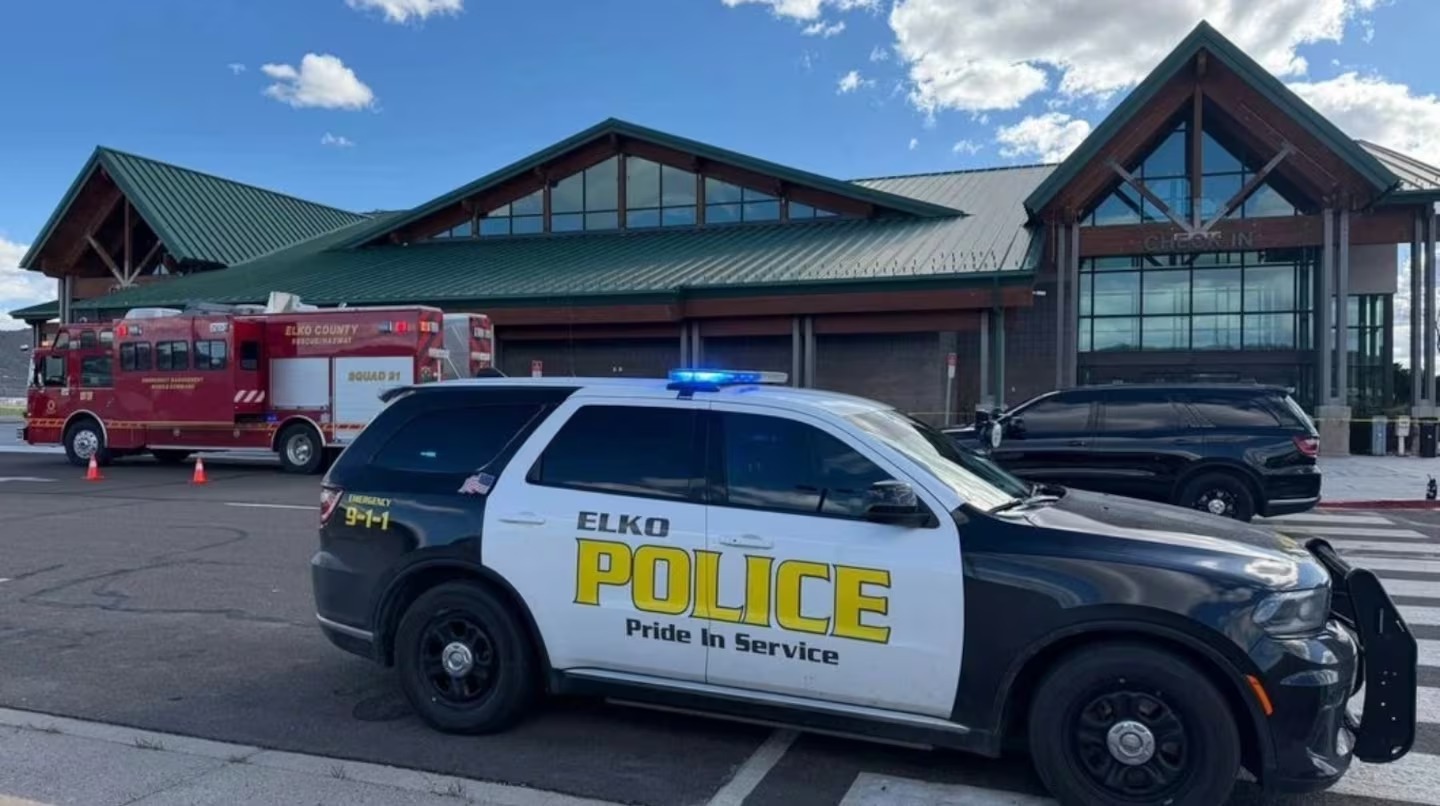 Horror en Nevada: un hombre mató a su hijo en el baño de un aeropuerto y se quitó la vida