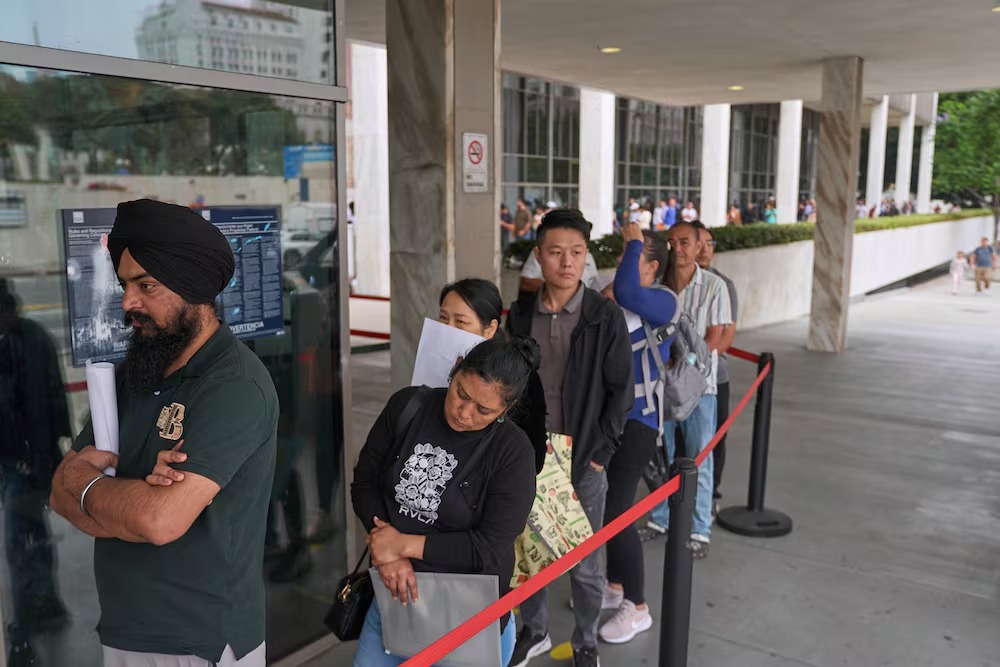 Gobierno de Trump revocaría la ciudadanía a casi 400 estadounidenses nacidos en el extranjero