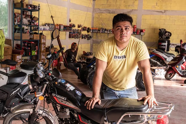 La promesa de 1.000 dólares a cambio de convertirse en un deportado de Trump