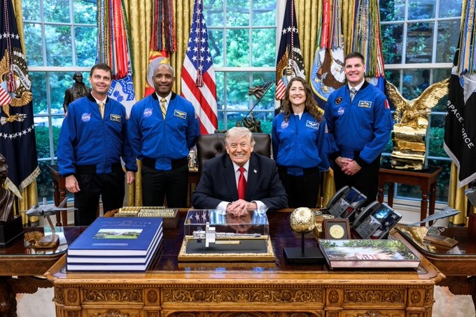 Trump recibió en la Casa Blanca a los astronautas de la misión Artemis II