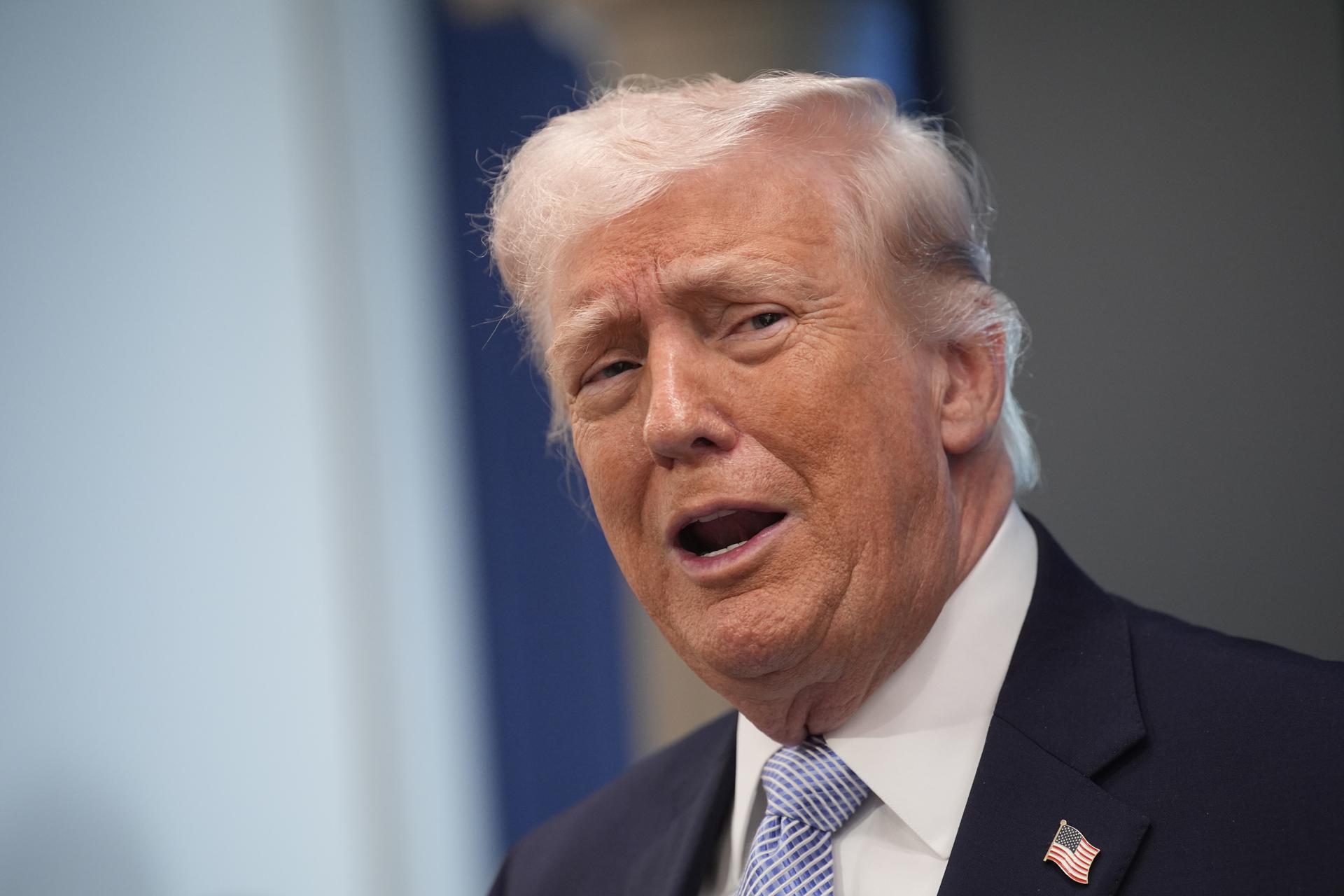 Trump amenaza con imponer aranceles de un 50 % a quien venda armas a Irán