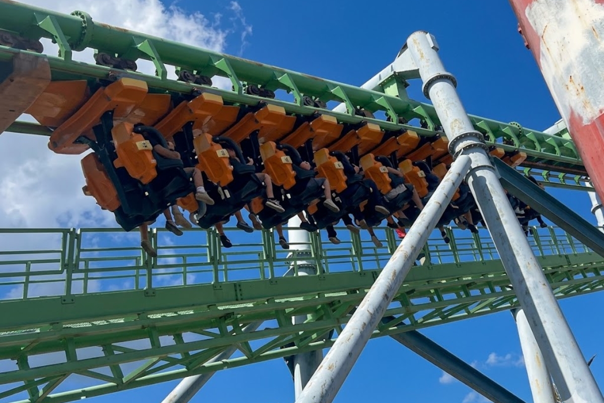 VIDEO: El momento de terror en una montaña rusa que se rompió y dejó a pasajeros entre la vida y la muerte