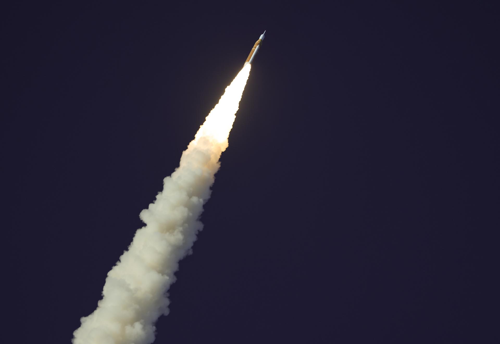 Artemis II superó los minutos más críticos tras el despegue rumbo a la Luna