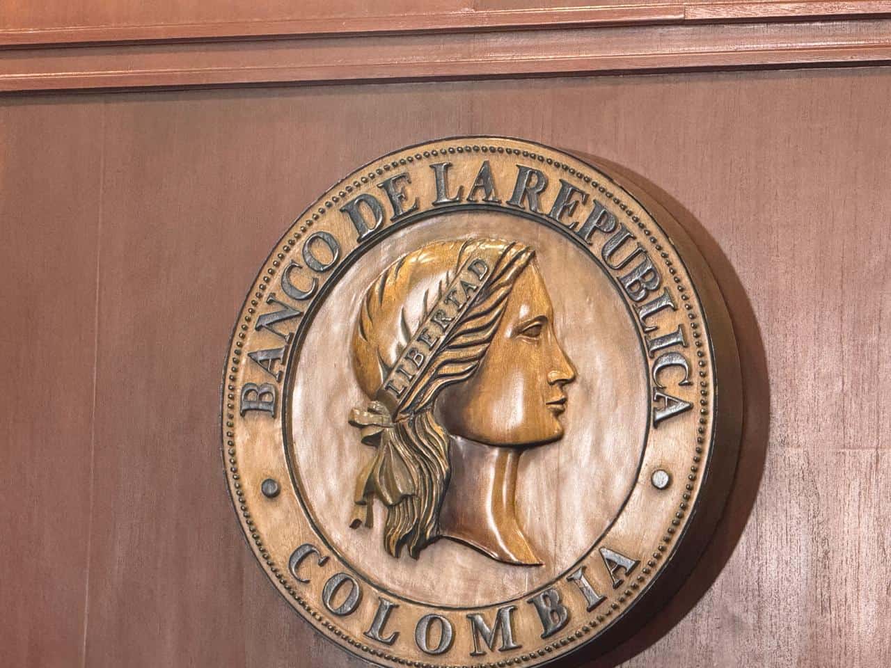 Más de 300 economistas colombianos defienden autonomía del Banco de la República