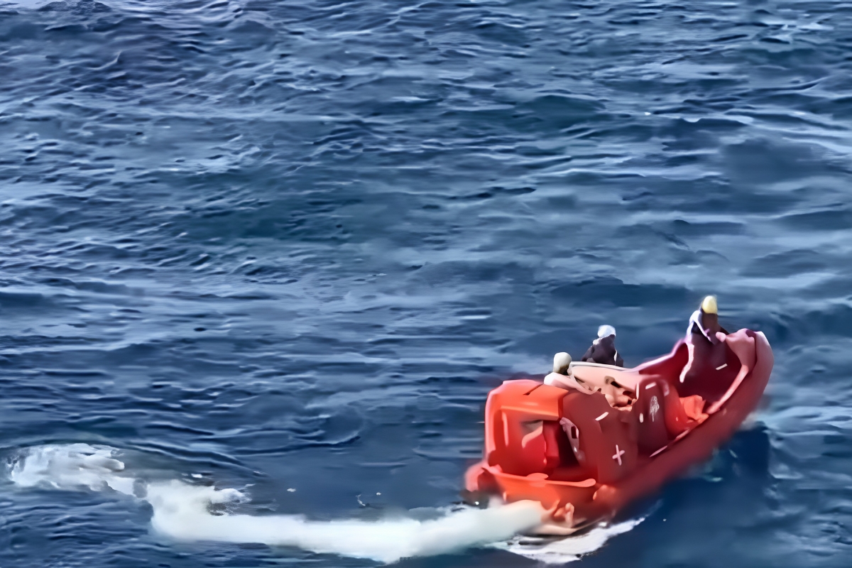 Horror en un crucero: un pasajero vio cinco cadáveres en el mar y desplegaron un operativo con un trágico final (VIDEO)