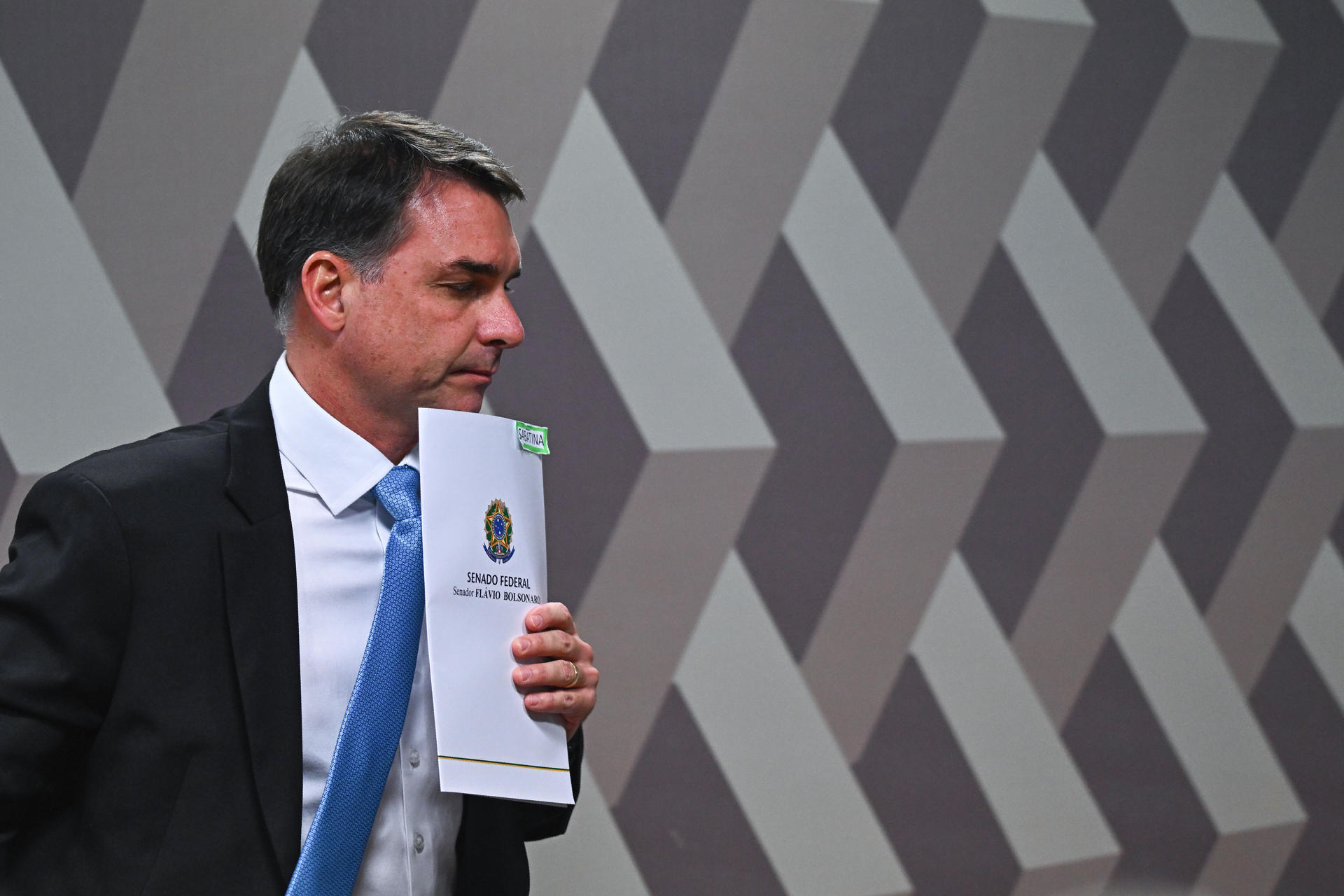 Flávio Bolsonaro afirmó que revés de Lula da Silva en el Senado evidenció el “fin de su capital político”