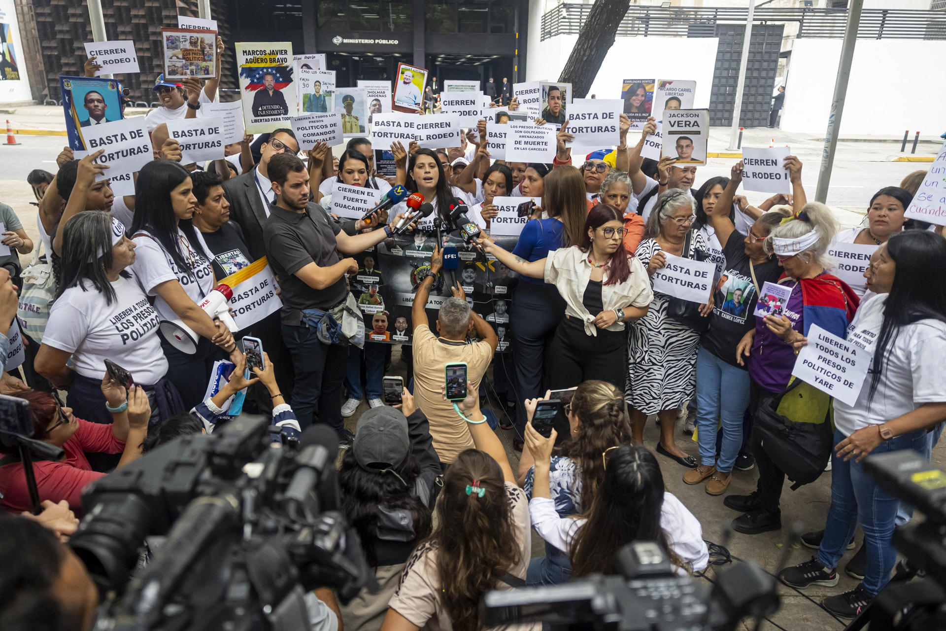 Andreina Baduel denunció que se impidió la visita consular a presos colombianos en El Rodeo I