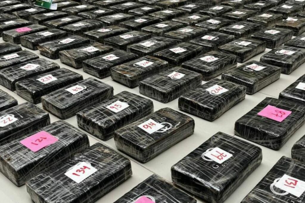 Golpe al narcotráfico: Ecuador decomisó millonario cargamento de droga cerca de Colombia (VIDEO)