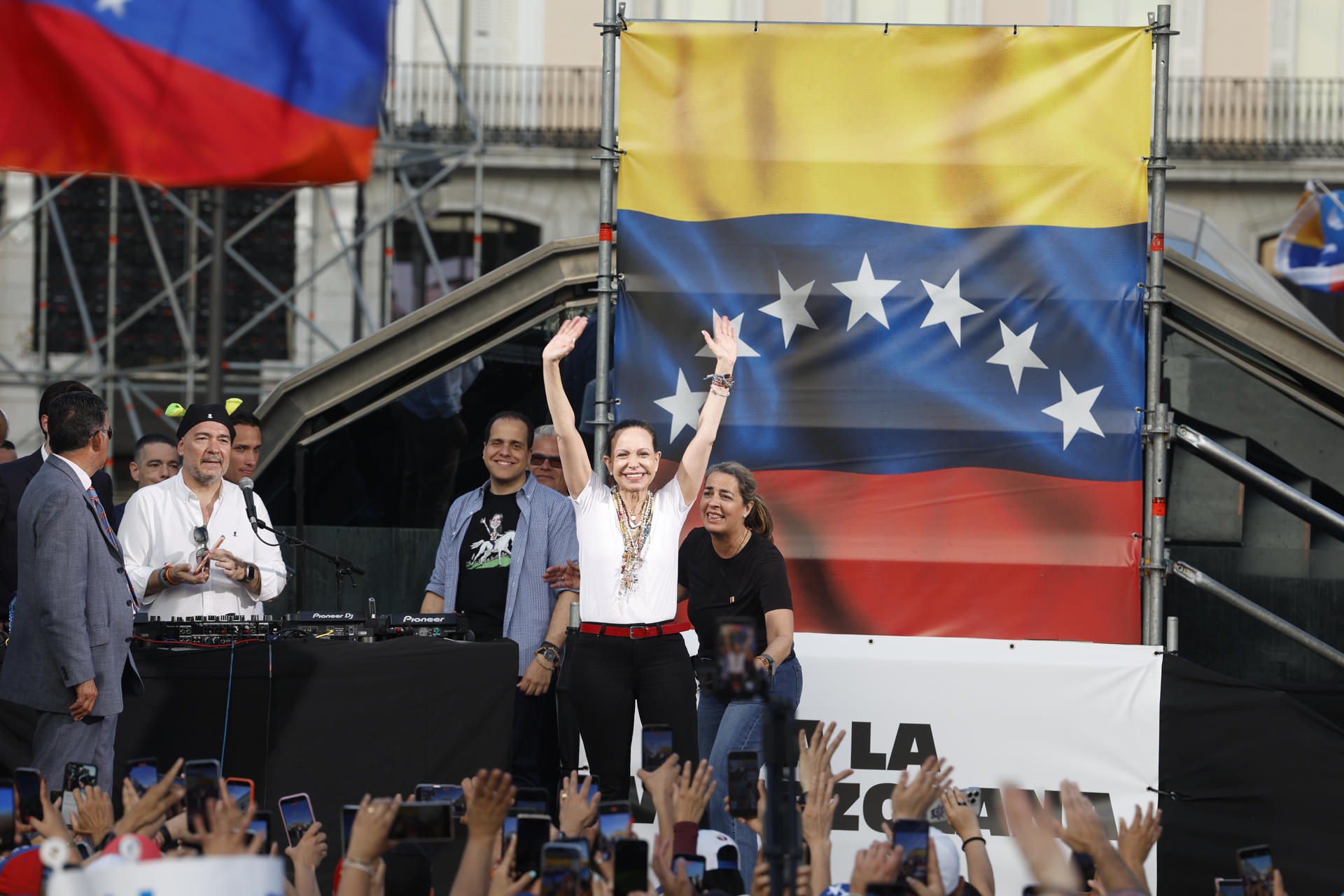 Cubanos en Madrid expresaron su emoción por la visita histórica de María Corina Machado (VIDEO)
