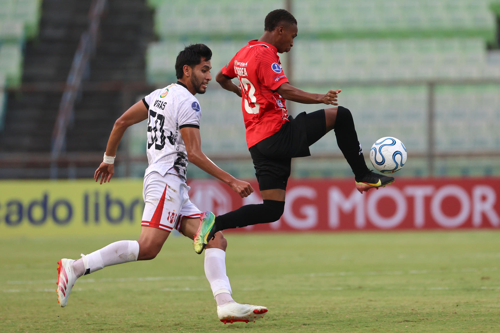 Con un expulsado y mucho sufrimiento: Caracas FC superó a Independiente Petrolero en Copa Sudamericana