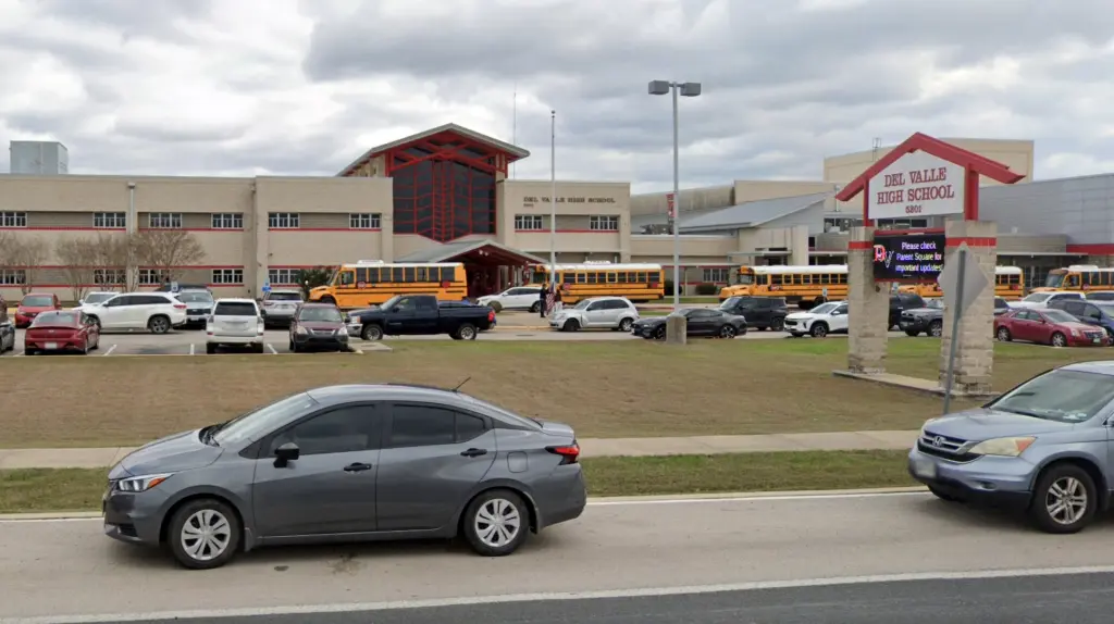 Cuatro jóvenes de Texas secuestraron y torturaron a compañero de clase por hablar con una de sus novias