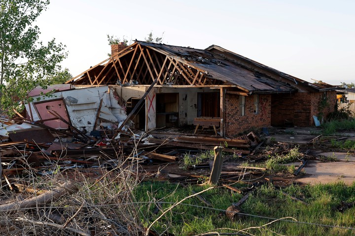 Pánico en Oklahoma: un tornado arrasó decenas de viviendas en el centro de EEUU (VIDEO)