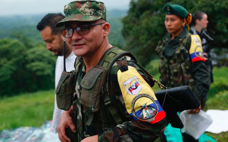 Gustavo Petro aseguró que alias Iván Mordisco ha sobornado a mandos militares para evitar su captura