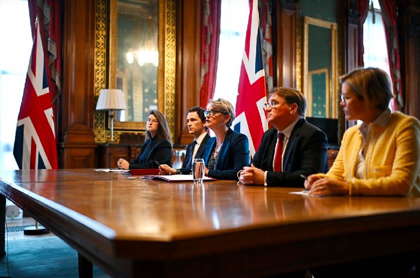 Presión máxima: 40 países amenazan con aplicar sanciones a Irán si no reabre el estrecho de Ormuz