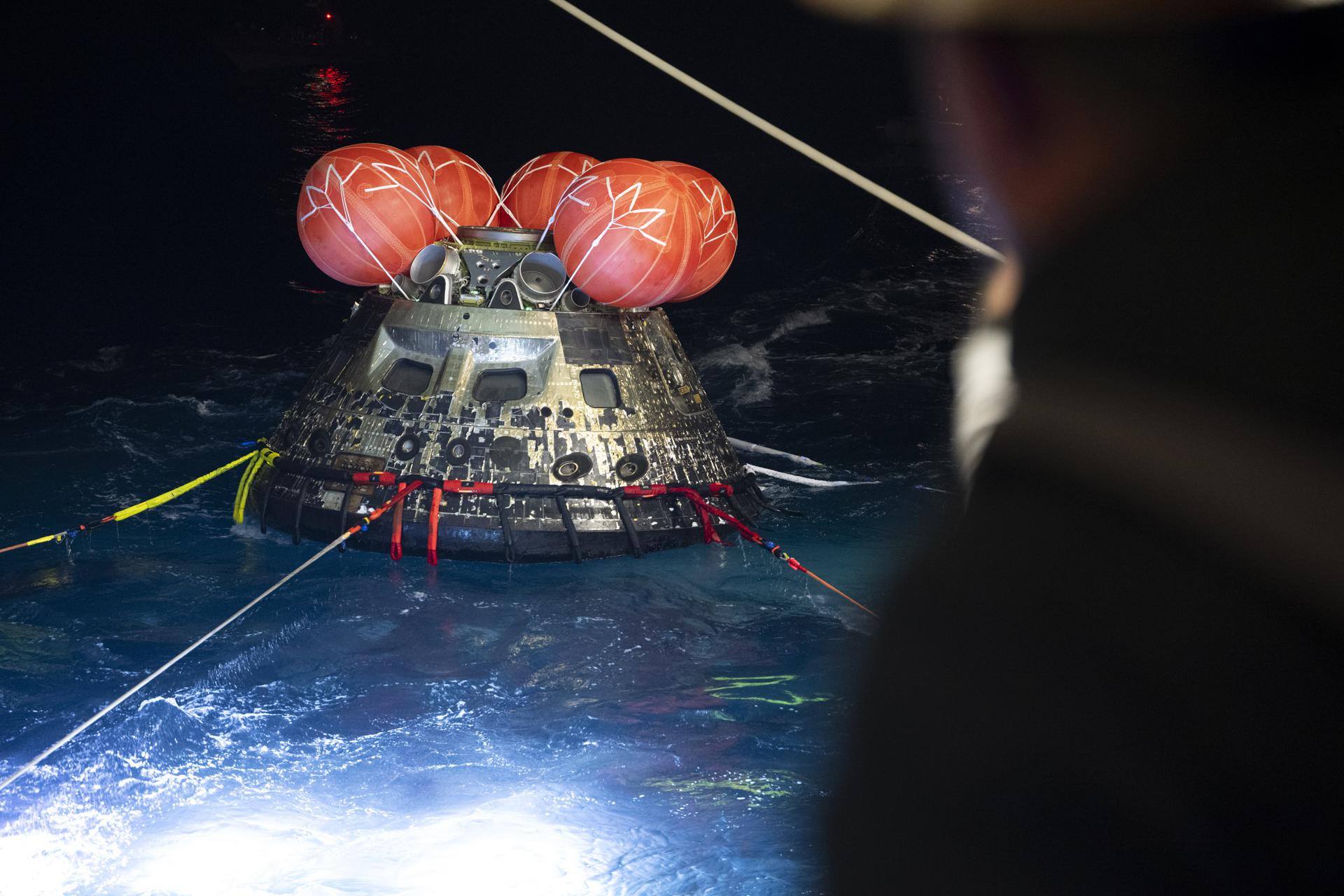 El emocionante VIDEO que muestra la apertura de la cápsula de Artemis II tras regreso a la Tierra