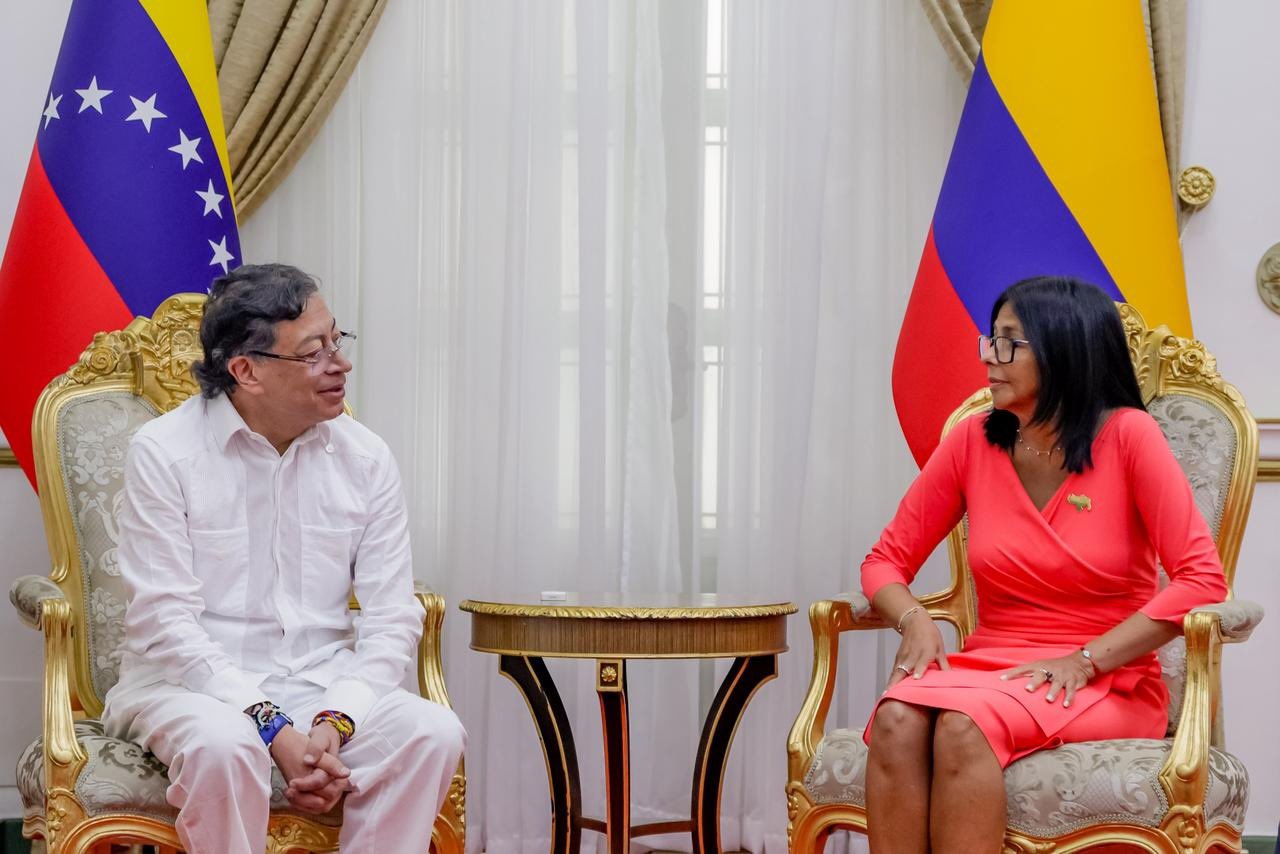 Gustavo Petro omitió a los colombianos presos en Venezuela durante su reunión con Delcy Rodríguez