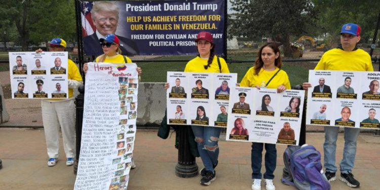 En IMÁGENES: protesta frente a la Casa Blanca para exigir la liberación de presos políticos en Venezuela