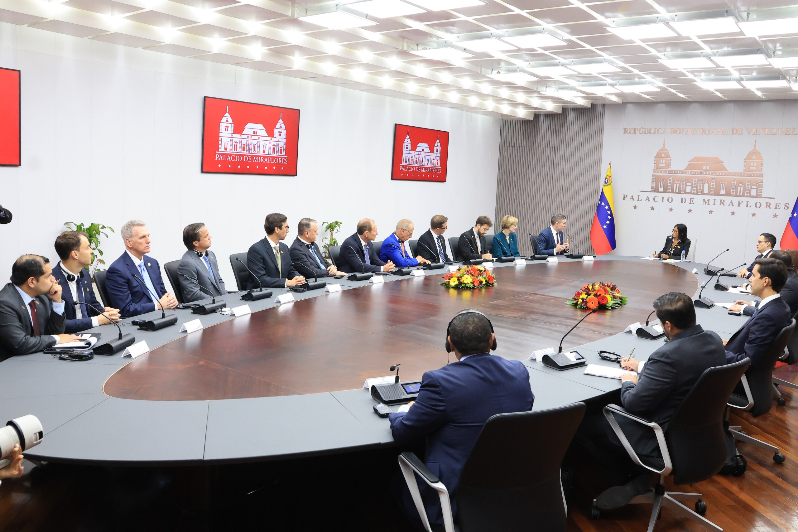 El calculado lavado de imagen en Miraflores: La táctica de Delcy para desmarcarse del radicalismo chavista (FOTOS antes y después)