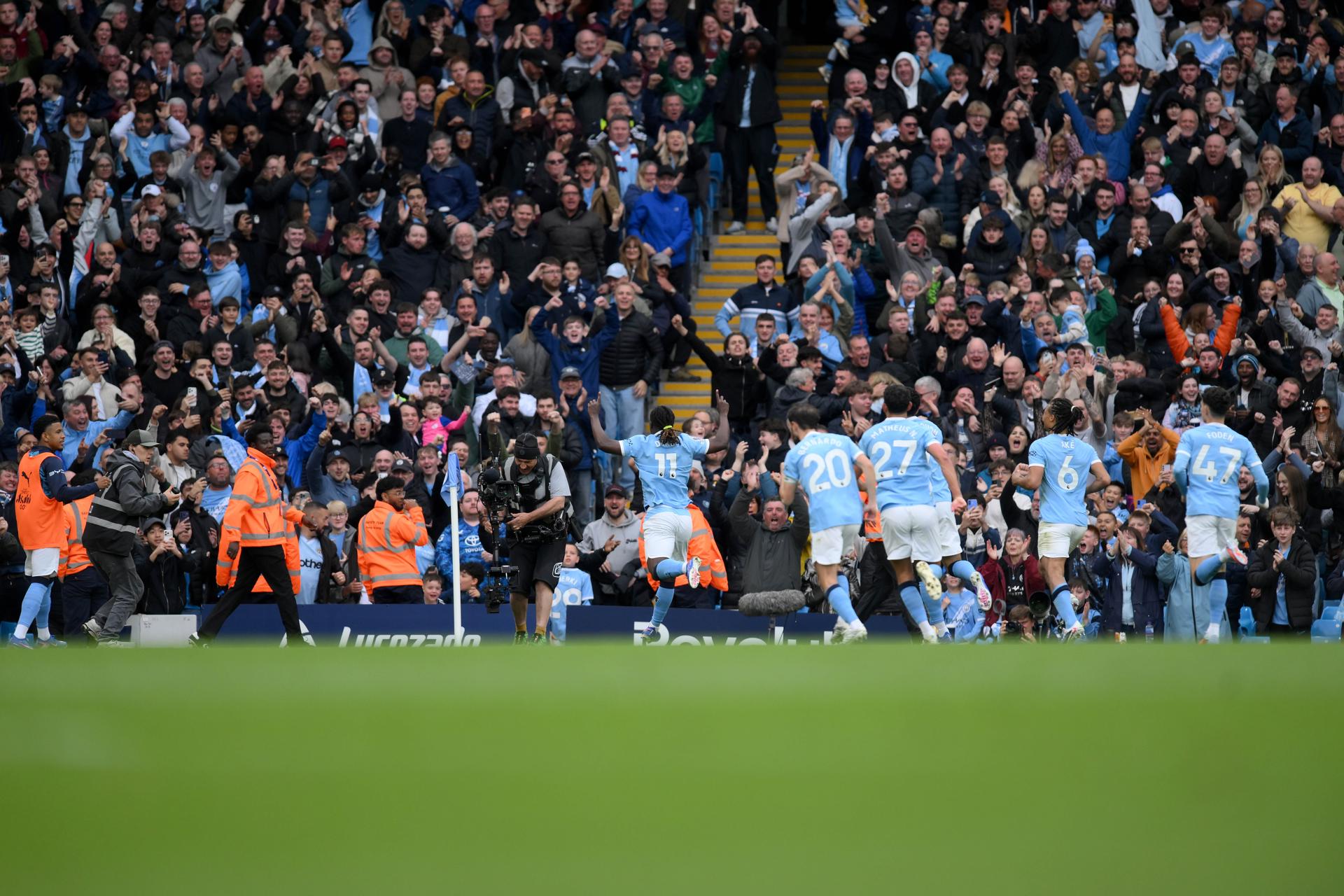 Manchester City no se rinde y mantiene viva la lucha por la Premier League