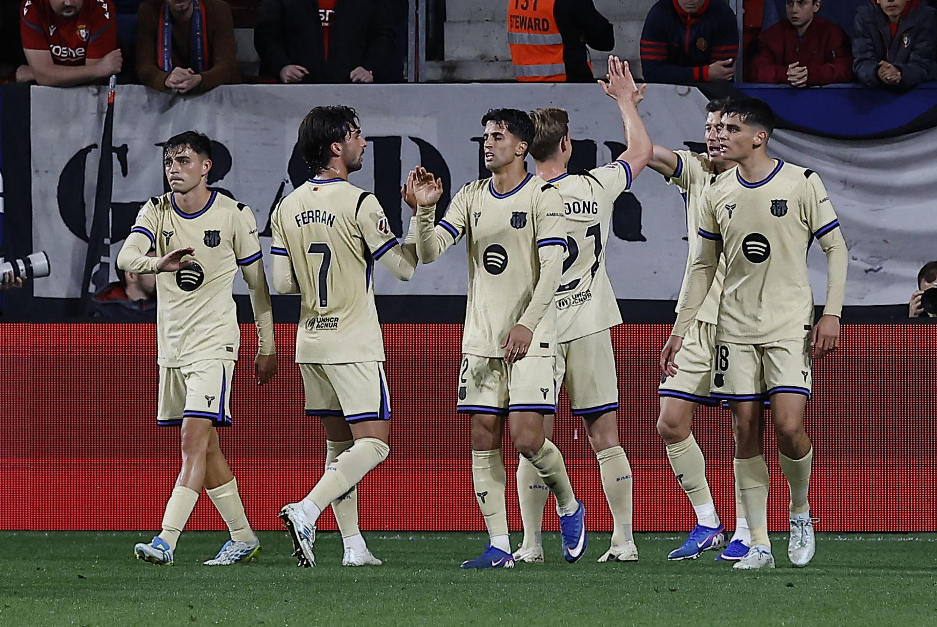Barcelona huele a campeón: venció al Osasuna y espera tropiezo del Real Madrid para celebrar