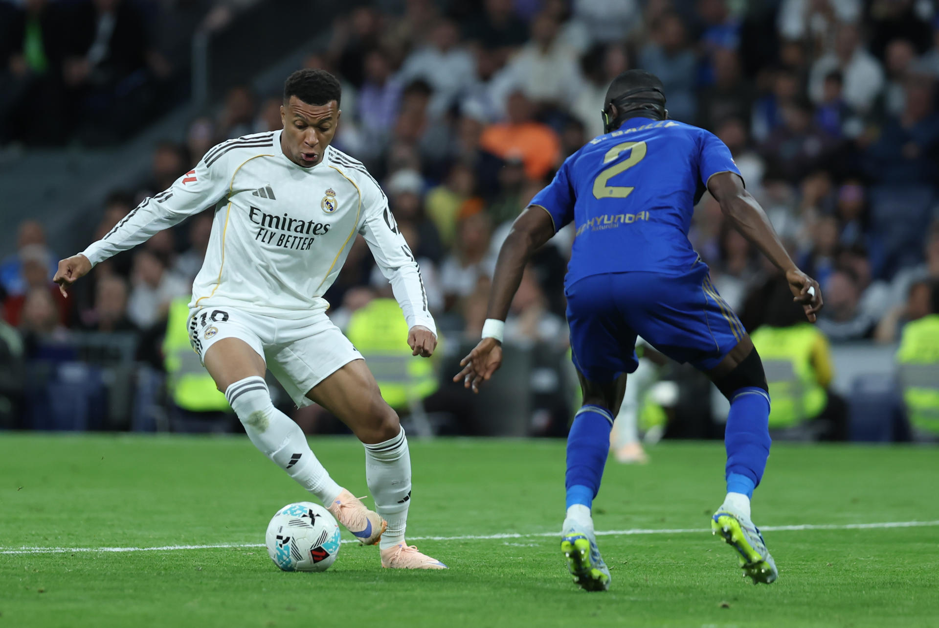 Los silbidos contra Mbappé opacaron triunfo del Real Madrid ante Real Oviedo en el Bernabéu (Videos)