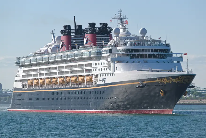 Agentes del ICE irrumpieron en el muelle de cruceros de Disney en California por este motivo
