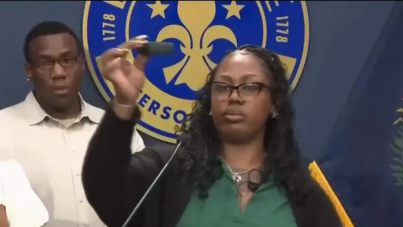 Conmoción en Louisville: Escondió cámara en el cabello de su hijo autista y descubrió lo inimaginable