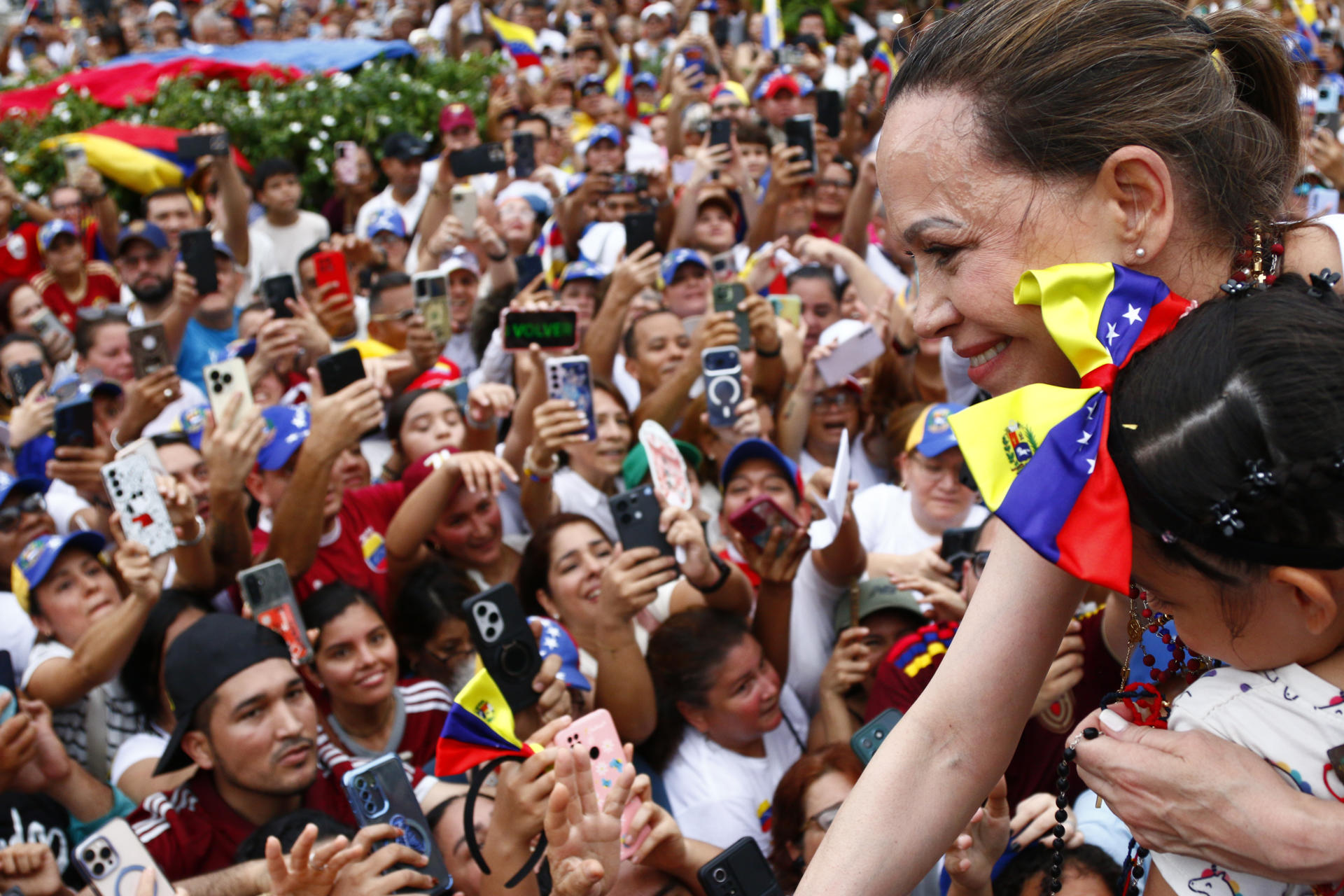 “Quiero conocer Venezuela con tu gobierno”: la emotiva petición de una niña a María Corina Machado en Panamá (VIDEO)