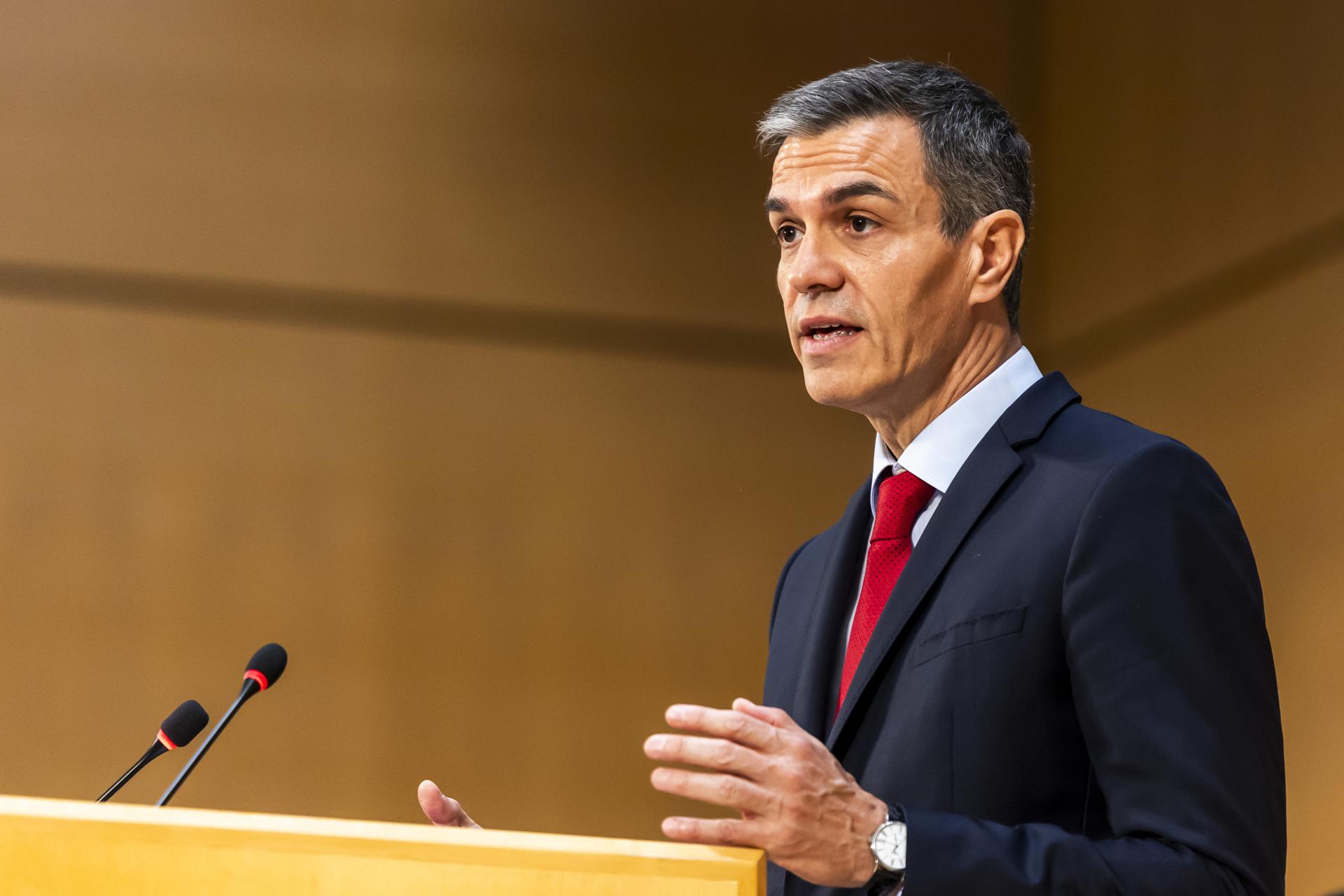 Sánchez se pronunció sobre las imputaciones contra Zapatero y admitió "momentos duros"