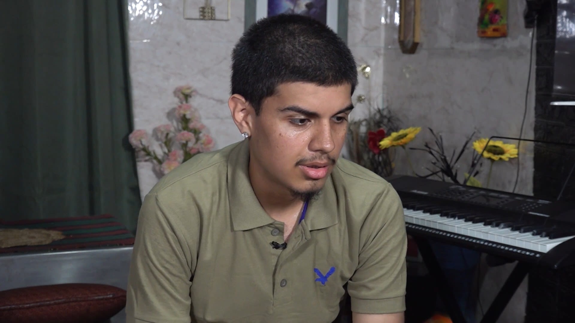 Llegó a EEUU a los cuatro años y soñaba con entrar al Ejército, pero lo deportaron a un país que no recuerda